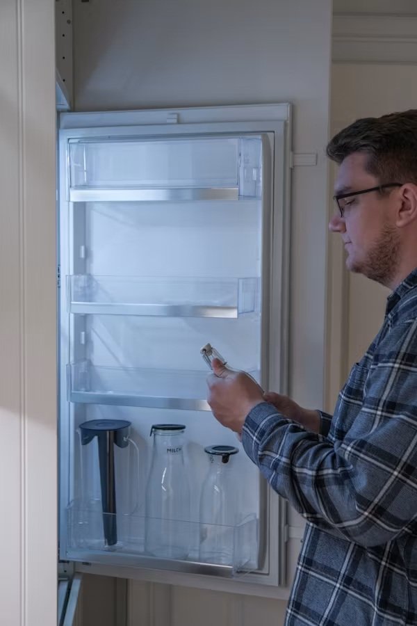 Refrigerator repair technician service in Texas